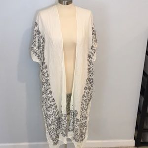 Torrid ruana ivory and blue rayon sz 00/0 Sz 12